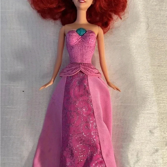 2/40$ Disney Little Mermaid Ariel Barbie Singing Doll Dress 2in1 TailMattel 2012 - Picture 2 of 4